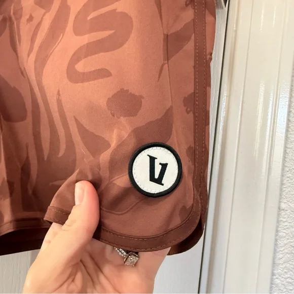 Vuori Cruise Boardshorts Men’s 32 Hazelnut Contigo Performance Stretch NWT - Picture 5 of 9